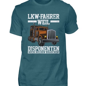 K&ouml;nnte beinhalten: Ein blaues T-Shirt mit einem wei&szlig;en Aufdruck eines Sattelzuges und dem Text "LKW-FAHRER WEIL DISPONENTEN AUCH HELDEN BRAUCHEN".