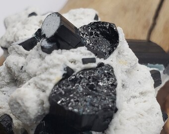 Turmalina negra en bruto en mica, decoración de cristal para el hogar, piedra de conexión a tierra