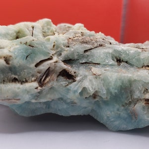 精巧なアラゴナイト標本 喉のチャクラ 感情的な痛み ストレス解消 コレクターアイテム 新築祝い ギフト ロック愛好家 怒りを和らげる