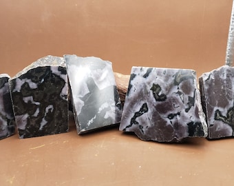Polierte Indigo Gabbro Scheibe - Blau-Schwarzes Mineral, Wohnkultur