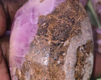 Piedra de palma Aragonita rosa Cristal de sanación emocional Alivio del chakra del corazón