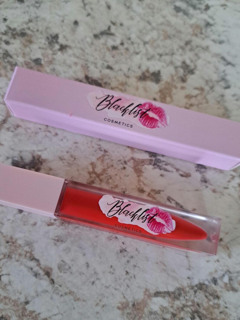 Klassiskt rött matt läppstift för brun hud | Djärva långvariga röda läppar | Scarlet Kiss nyans #8 bild 3