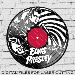 Könnte beinhalten: Schwarz-weiße Silhouette von Elvis Presley, der Gitarre spielt, mit einer roten Schallplatte dahinter. Der Text "Elvis Presley" steht unter dem Bild.