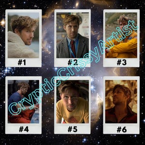 Puede incluir: Un collage de seis fotos estilo polaroid que muestran a un hombre con varios atuendos. Las fotos están ambientadas sobre un fondo de galaxia estrellada. El hombre lleva un suéter crema, un traje, un mono amarillo, una camisa azul, una camiseta amarilla y una camisa a rayas rojas y negras.