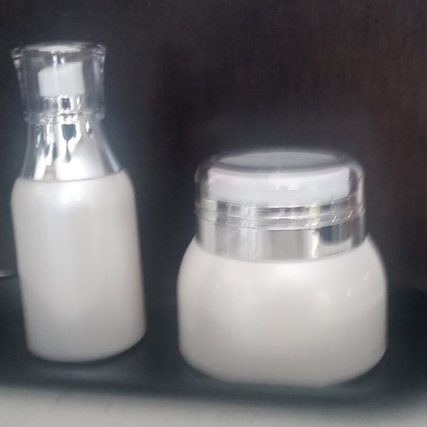 Eco-friendly airless skincare jars and bottles.  Designed for application efficiency