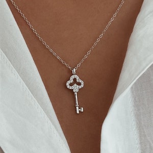 Catena con ciondolo chiave di cristallo in argento sterling, collana minimalista con pavé di zirconi, gioielli in argento 925, regalo per la persona amata