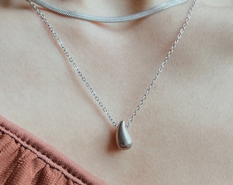 Silver Water Drop Necklace Made of Stainless Steel, Small Dew Drop Necklace Simple Design, Minimalist Choker Best Friend Gifts