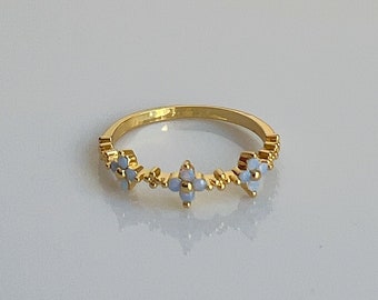 kleine blauwe bloemen dunne band ring, vergeet-mij-niet ring, klaver delicate cluster bloemenring, minimalistische boho sieraden, blauwe edelstenen