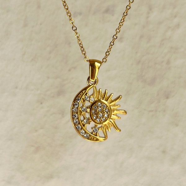 Sonne und Mond Kristall Anhänger Halskette, Gold Himmlischer Schmuck, 18K vergoldet Edelstahl, Sternzeichen Geschenk für die Liebste
