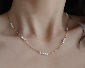 Collana girocollo con perle piccole, collana di perle minuscole semplice e delicata, girocollo con perle multiple, collana da sposa con gioielli da sposa in oro