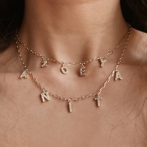 Collar de nombre personalizado con circonita cúbica, collar de una sola letra, collar inicial delicado de cristal, collar de monograma del alfabeto