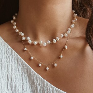 Waterdichte fijne parelketting van roestvrij staal, delicate filigraan choker parelketting, kleine parel korte ketting minimalistisch afbeelding 1