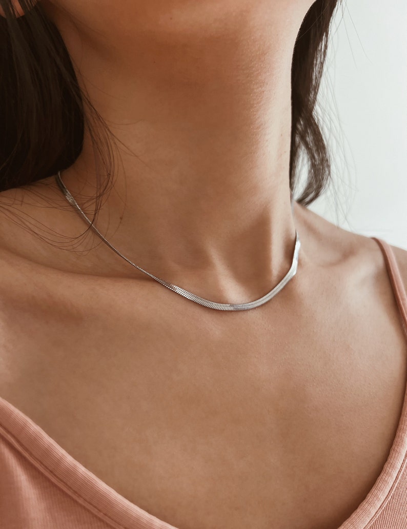 3 mm zilveren slangenketting van roestvrij staal, eenvoudige ketting zonder hanger, platte chokerketting met visgraatmotief, minimalistische schakelketting afbeelding 3