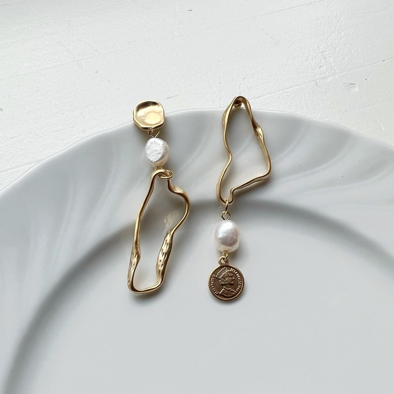 Irregular freshwater pearl drop earring, gold asymmetrical hanging earrings, dangling 18k gold plated, pearl pendant 925 silver image 4