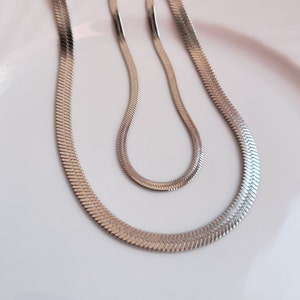 3 mm zilveren slangenketting van roestvrij staal, eenvoudige ketting zonder hanger, platte chokerketting met visgraatmotief, minimalistische schakelketting afbeelding 8