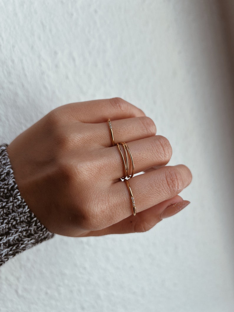 Dünner Gold Ring mit drei kleinen Zirkonen, minimalistischer Schichtung Stapelring, einfacher Edelstein Ring, zierlicher Diamant Wasserdicht Bild 6