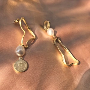 Irregular freshwater pearl drop earring, gold asymmetrical hanging earrings, dangling 18k gold plated, pearl pendant 925 silver image 6