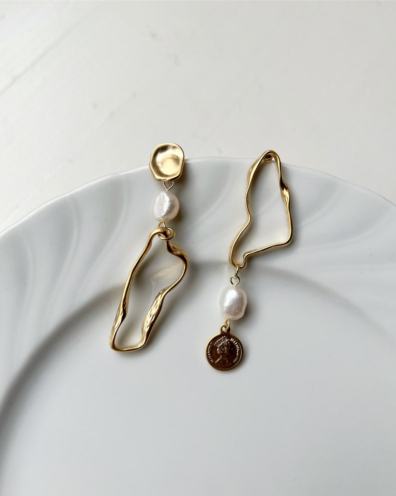 Irregular freshwater pearl drop earring, gold asymmetrical hanging earrings, dangling 18k gold plated, pearl pendant 925 silver image 1