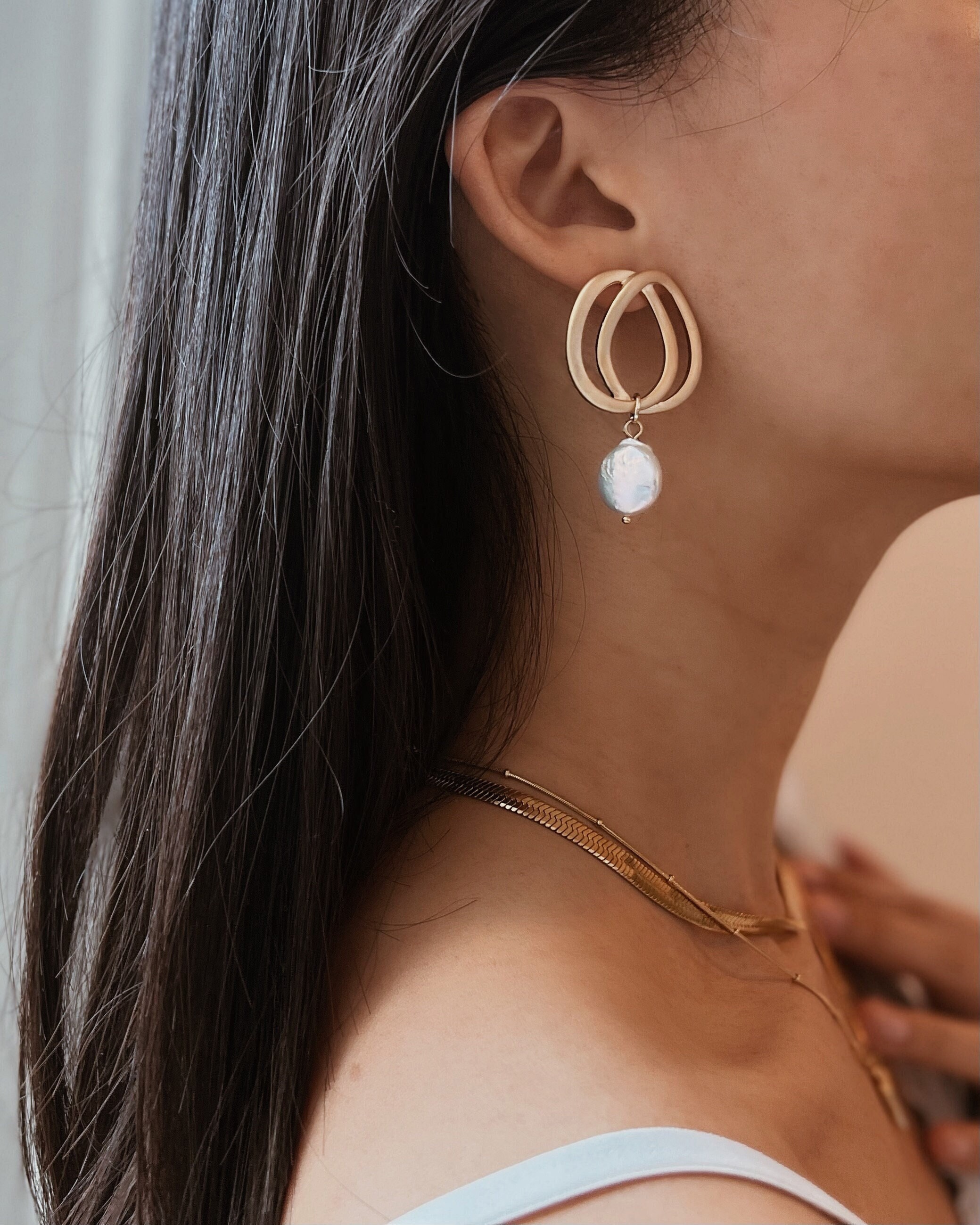 large circle earring with freshwater pearl pendant, gold hoop earrings, dangling drop 18k gold plated, double circle 925 silver