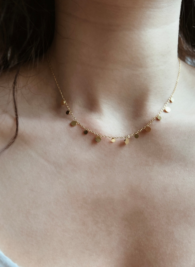 Gouden ketting met kleine plaatjes, fijne delicate ketting met munthanger, 18K verguld roestvrij staal, korte ketting filigraan choker afbeelding 9