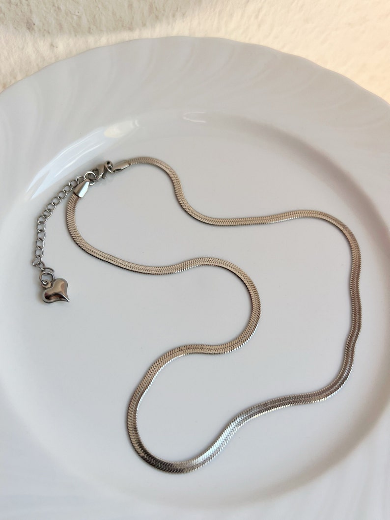 3 mm zilveren slangenketting van roestvrij staal, eenvoudige ketting zonder hanger, platte chokerketting met visgraatmotief, minimalistische schakelketting afbeelding 10