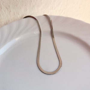 3mm Schlangenkette Silber aus Edelstahl, Schlichte Kette ohne Anhänger, flache Fischgräte Choker Halskette, Minimalistische Gliederkette Bild 7