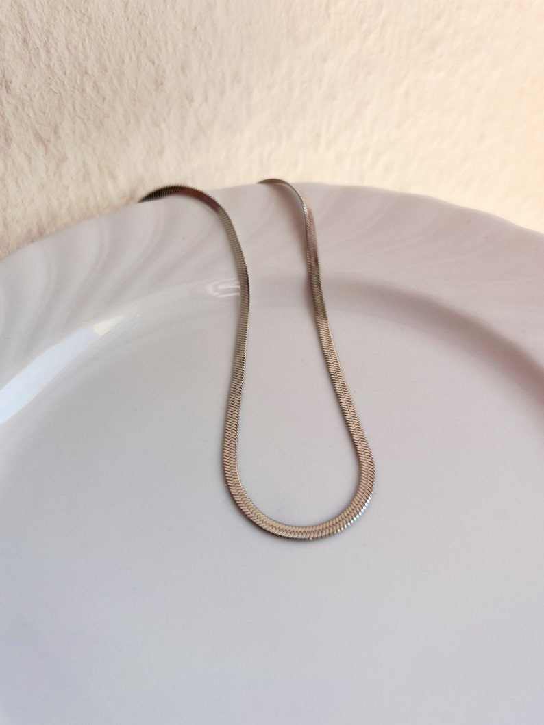 3 mm zilveren slangenketting van roestvrij staal, eenvoudige ketting zonder hanger, platte chokerketting met visgraatmotief, minimalistische schakelketting afbeelding 7