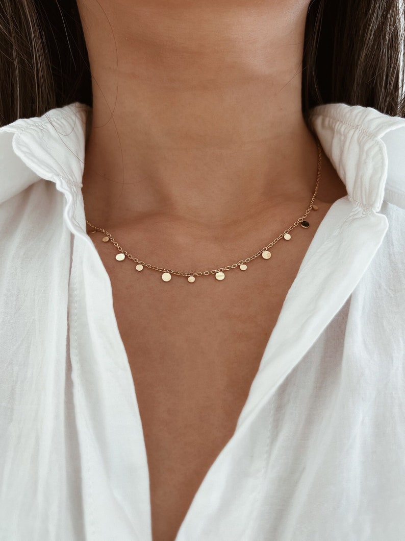 Gouden ketting met kleine plaatjes, fijne delicate ketting met munthanger, 18K verguld roestvrij staal, korte ketting filigraan choker afbeelding 1