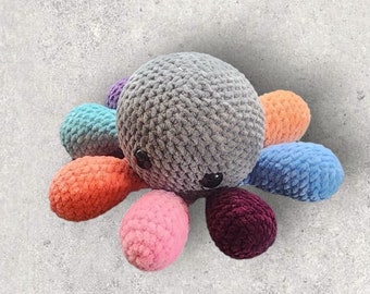 Grande peluche de pieuvre arc-en-ciel au crochet en chenille - peluche Amigurumi colorée et câline