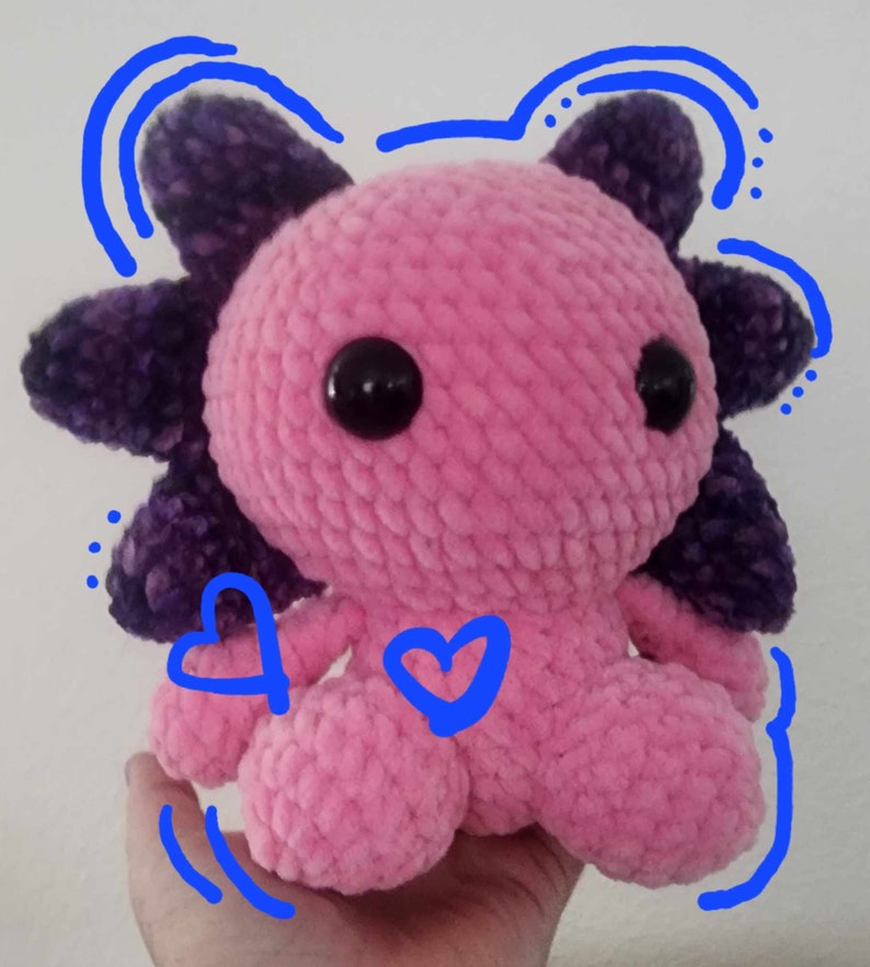 Alexi Axolotl Amigurumi PATTERN Fichier PDF pour un motif Axolotl assis au crochet Premier Parfait Couverture bébé Bernat Velours Chenille image 1