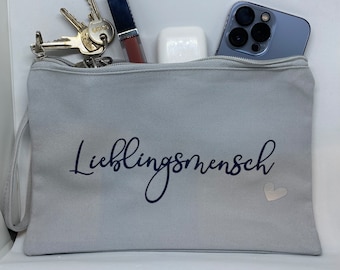 personalisierte Clutch mit Handgelenkband - mit Wunschnamen - Kosmetiktasche - Geschenk zum Valentinstag, Muttertag, Geburtstag