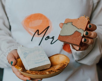 Natural soap two-pack with soap dish made of olive wood, vegan soap gift set with 2 organic soap bars