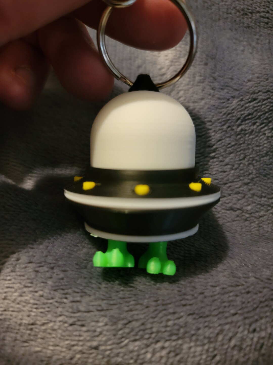 UFO with Alien Feet Keychain - Etsy