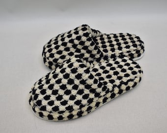 handmade slippers, wedding favors, bachelorette party favors, fluffy slipper, bath slipper, home slipper, shower slipper, unisex slipper,