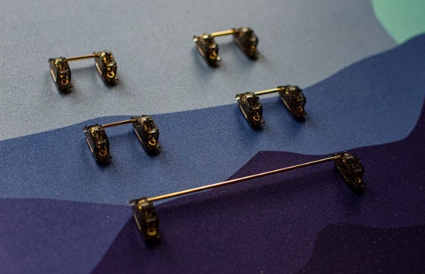 Louis Vuitton bending baseplates to make a Christmas tree : r/lego