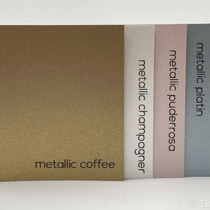 May include: Five different colored cardstock paper samples with metallic finishes. The colors are coffee, champagne, puderrosa, platin, and polarwei&szlig;.