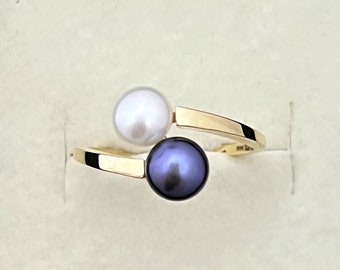 Yin Yang Pearl Ring: Silver Black and White Pearl Jewelry