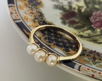 Three Pearl 14k Solid Gold Ring, Dainty Gold Jewelry, Minimal Pearl Ring, 3rd Year of Marriage Ring, Akoya Pearl Engagement Yellow Gold Ring