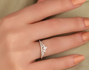 Queen Crown Minimalist Zircon Ring, Unique Engagement Ring in 14K Solid Gold, Princess Ring, Bridal Ring, Wedding Jewelry, Anniversary