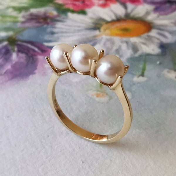 Three Pearl 14k Solid Gold Ring, Middle Pearl Ring, 3rd Year of Marriage Ring, Saltwater Pearl Engagement Yellow Gold Ring, Engagement Ring