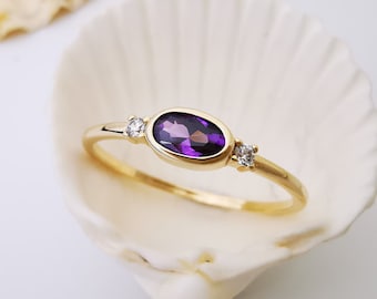 Dainty 14K Gold Amethyst Ring: Minimalist Oval Crystal