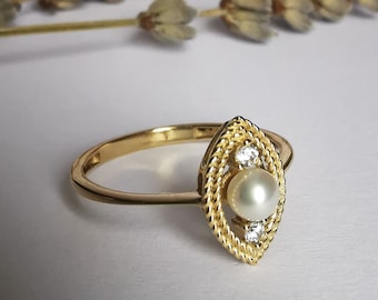 14K Gold Pearl Ring: Vintage Style June Birthstone Jewelry