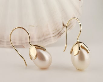 Pearl Tulip Drop Earring, Gold Pearl Jewelry, Dangling pearl earrings, Handmade vintage pearl Earrings, Teardrop Pearl Earrings