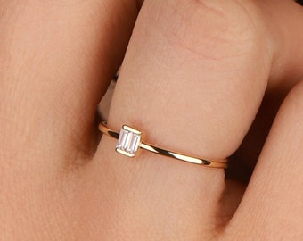 Silver Baguette Ring: Minimalistisk stapelring