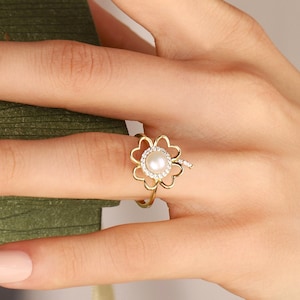 Diamond Four-Leaf Clover Ring in 14K Yellow Gold, Pearl Clover Ring, Single Lucky Ring, Lucky Ring, Four Leaf Clover Ring, Floral Ring