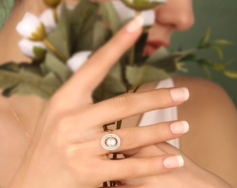 Solid Gold Diamond Oval Pearl Ring, Oval Engagement Ring, Freshwater Pearl Ring, 14K Gold Elegant Pearl Rose Gold Ring,