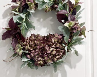 Guirlanda artesanal de hortênsias e videiras na cor bordô | Decoração rústica de outono para porta de entrada