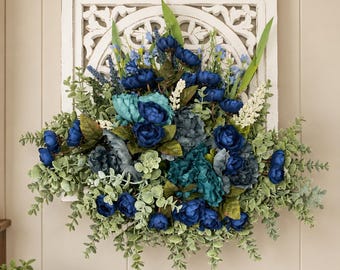 Decoração de parede floral azul marinho, arranjo de flores estilo casa de campo francesa, decoração de parede rústica, decoração com hortênsias verde-azuladas, decoração para casa de campo