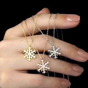 sterling silver Unique Snowflake Necklace , Gifts for Girlfriend, Cute Minimalist Gold Winter Necklace, Snow Jewelry, Snowflake Winter