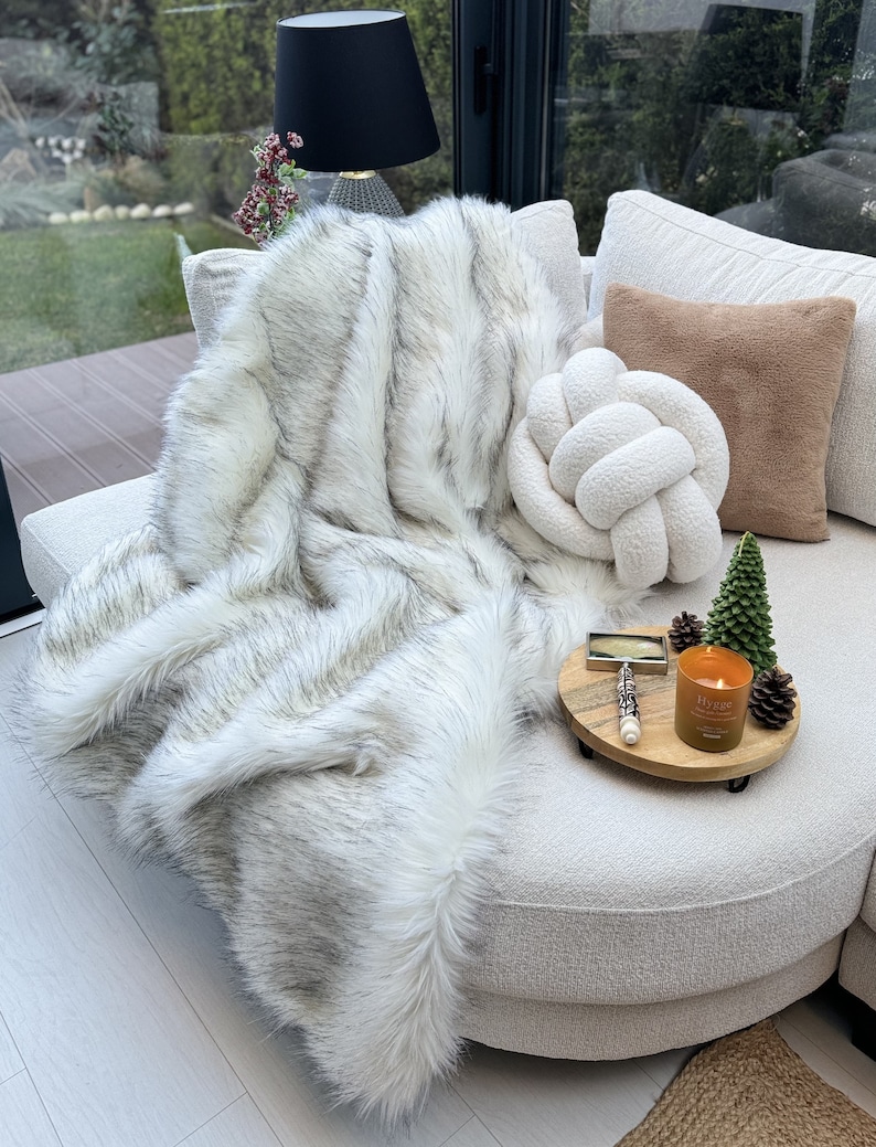 SevaraDekor Faux Fur Throw Blanket - Thumbnail 3